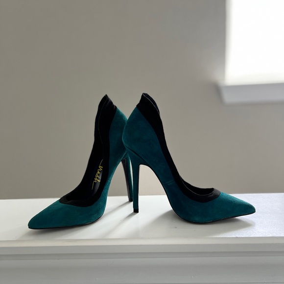 One-of-a-kind stiletto heels - Picture 5 of 8